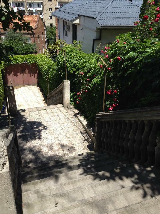 Birdhouse Rooms Tbilisi Bagian luar foto